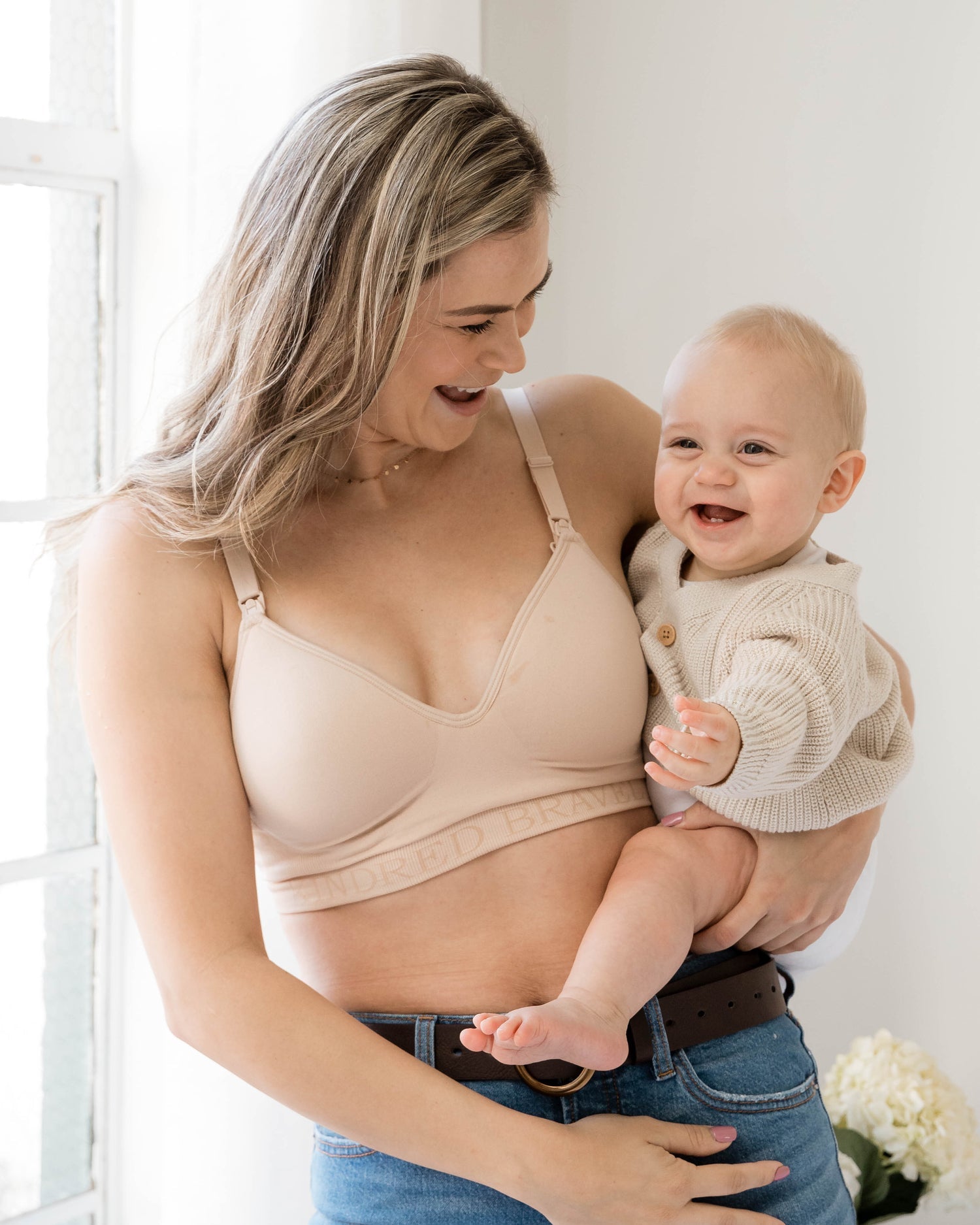 Signature Sublime® Contour Hands-Free Pumping & Nursing Bra | Beige